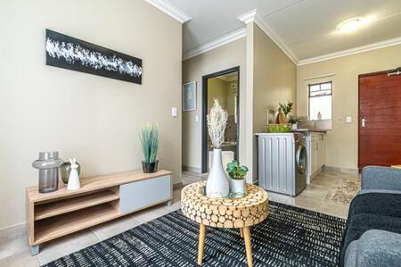 2 Bedroom Apartment in Scottsdene