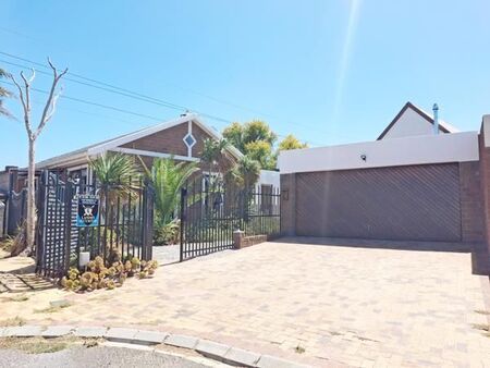 3 Bedroom Townhouse in Langeberg Ridge