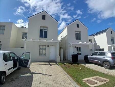 4 Bedroom House in Nuutgevonden