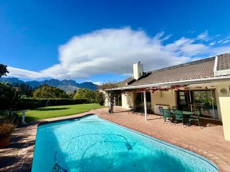 3 Bedroom House in Erinvale Estate