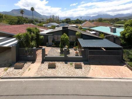 3 Bedroom House in Van Der Stel