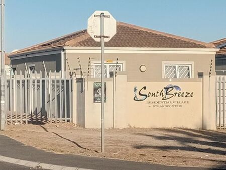 2 Bedroom house to rent in Strandfontein Village, Mitchells Plain