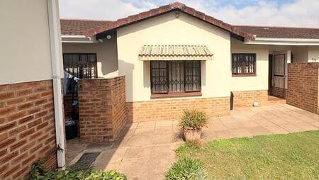 3 Bedroom Simplex in Farningham Ridge