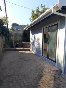 1 Bedroom Apartment in Athlone Park