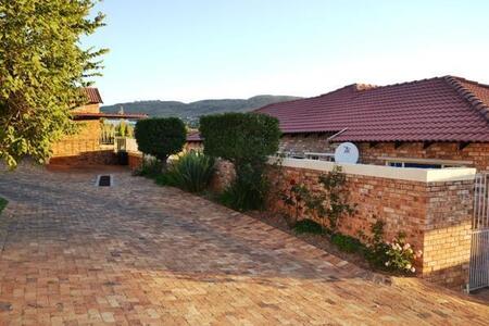 2 Bedroom Simplex in Wilgeheuwel