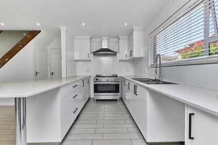 3 Bedroom Cluster in Radiokop