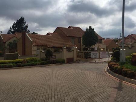 2 Bedroom Townhouse in Mooikloof Ridge