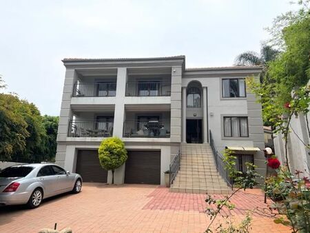 6 Bedroom House in Faerie Glen