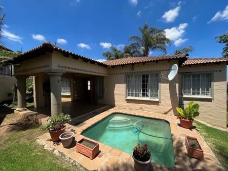 2 Bedroom House in Sterrewag