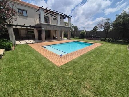 1 Bedroom Apartment in Douglasdale