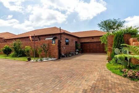 3 Bedroom House in North Riding Ah