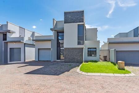 4 Bedroom Townhouse in Ormonde