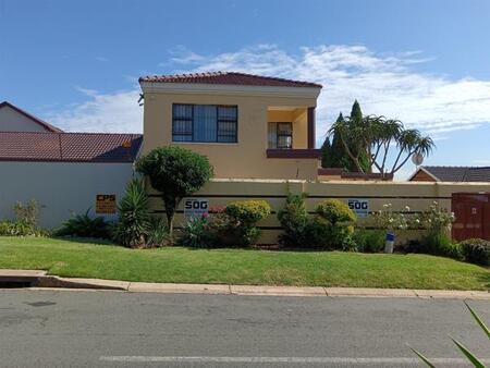 3 Bedroom House in Tulisa Park