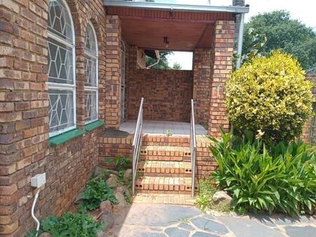 3 Bedroom House in Bezuidenhout Valley