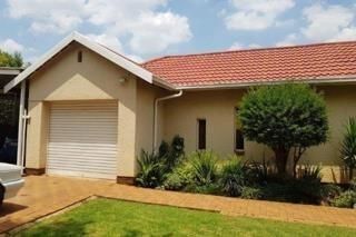 4 Bedroom House in Krugersrus
