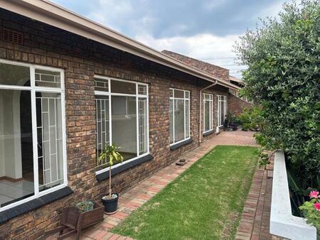 3 Bedroom Townhouse in Van Riebeeck Park