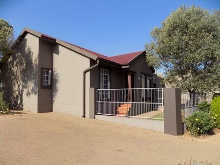 3 Bedroom Simplex in The Reeds