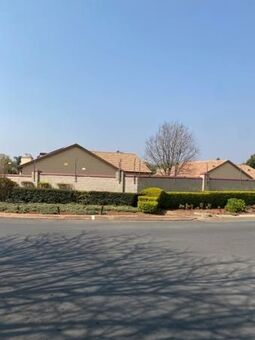 2 Bedroom Apartment in Heuwelsig Estate