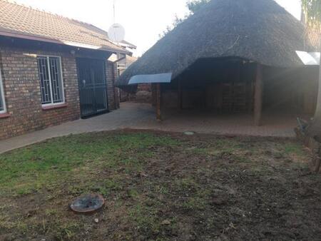 3 Bedroom Simplex in Pierre van Ryneveld