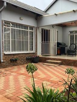 4 Bedroom House in Hennopspark