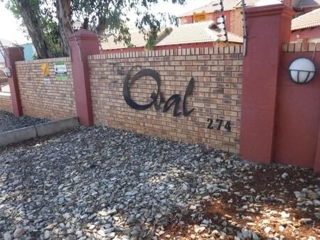 2 Bedroom Apartment in Die Hoewes