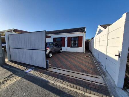 2 Bedroom Cluster in Diep River