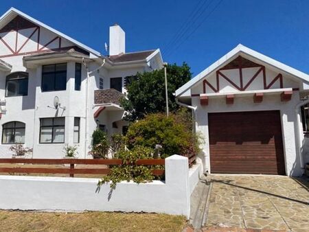 3 Bedroom Apartment in Fish Hoek