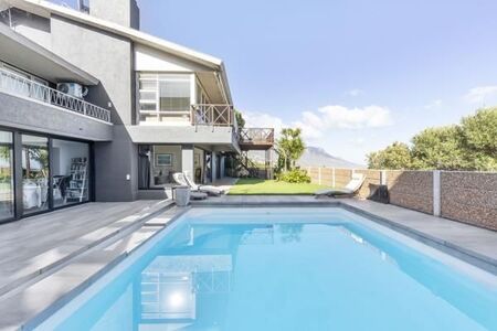 2 Bedroom House in Camps Bay