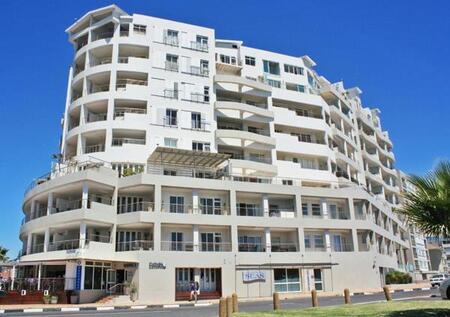 2 Bedroom Apartment in Mouille Point