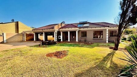 3 Bedroom house to rent in Chantelle, Akasia