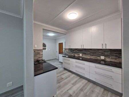 3 Bedroom townhouse - sectional to rent in Faerie Glen, Pretoria