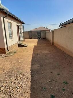 2 Bedroom House in Lehae