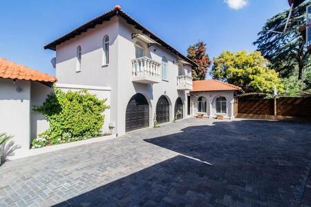 1 Bedroom Apartment in Bedfordview