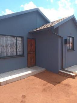 2 Bedroom House in Protea Glen