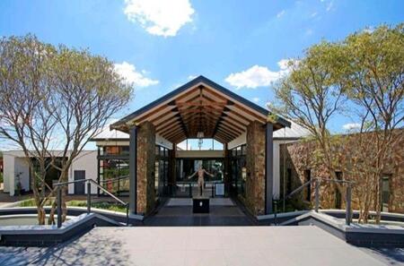 2 Bedroom Apartment in Linbro Park