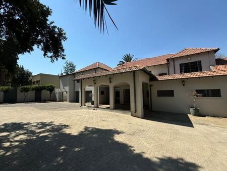 6 Bedroom House in Houghton Estate