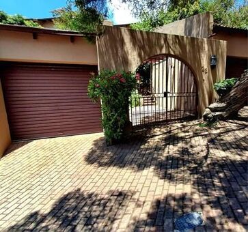 3 Bedroom Townhouse in Northcliff