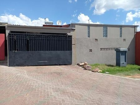 3 Bedroom House in Westbury