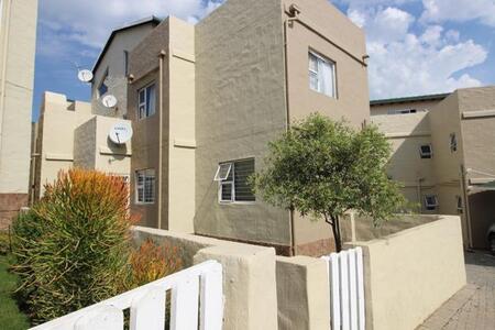 3 Bedroom Apartment in Noordhang