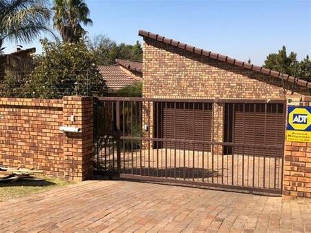 4 Bedroom House in Sundowner