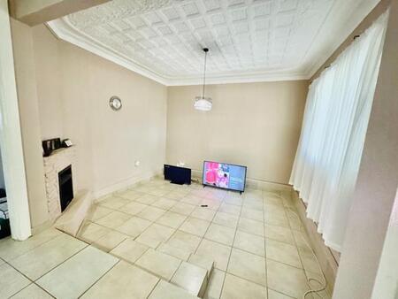 2 Bedroom House in Bezuidenhout Valley