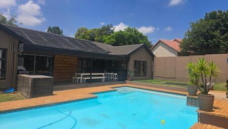 3 Bedroom House in Glen Marais