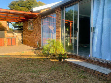 2 Bedroom Duet in Glen Marais