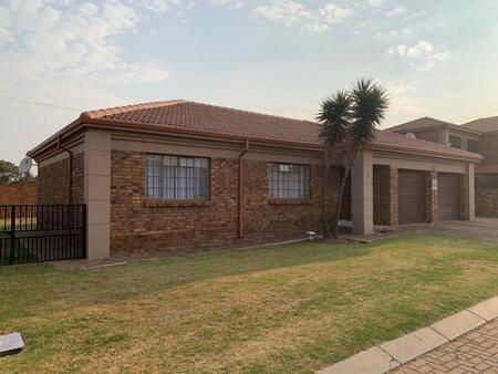 3 Bedroom Cluster in Beyers Park