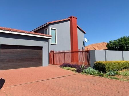 4 Bedroom House in Monavoni