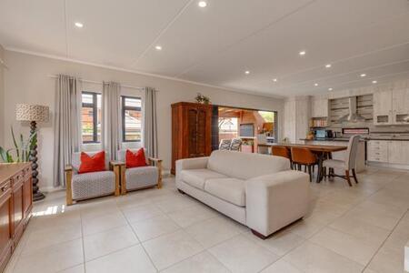 3 Bedroom Townhouse in Eldoraigne