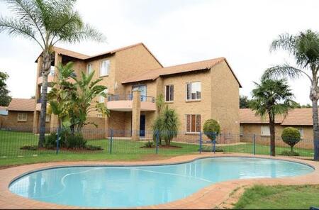 2 Bedroom Apartment in Die Hoewes