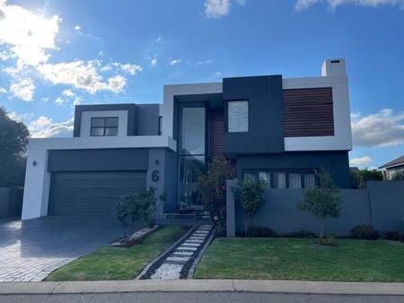 4 Bedroom House in Midstream Meadows