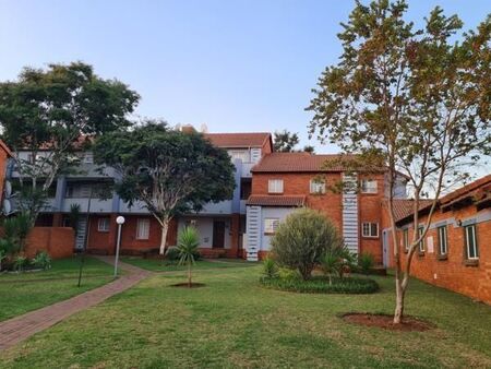 2 Bedroom Apartment in Die Hoewes