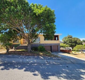 4 Bedroom House in Malabar